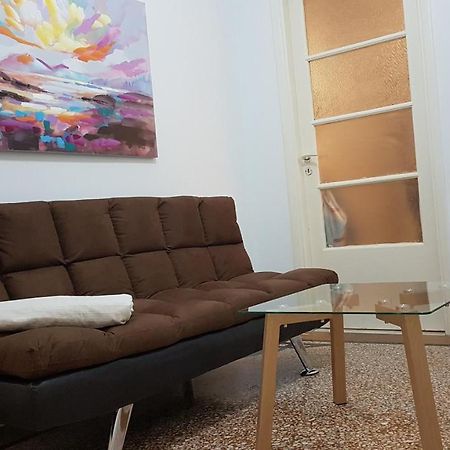 Olive Apartment- Athens Center, 4 Bd, 1.5 Bath المظهر الخارجي الصورة